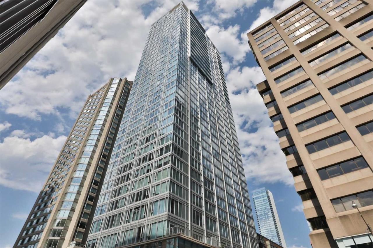 2 BR plus Den condo Toronto Exterior foto