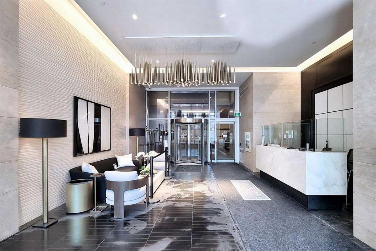 2 BR plus Den condo Toronto Exterior foto