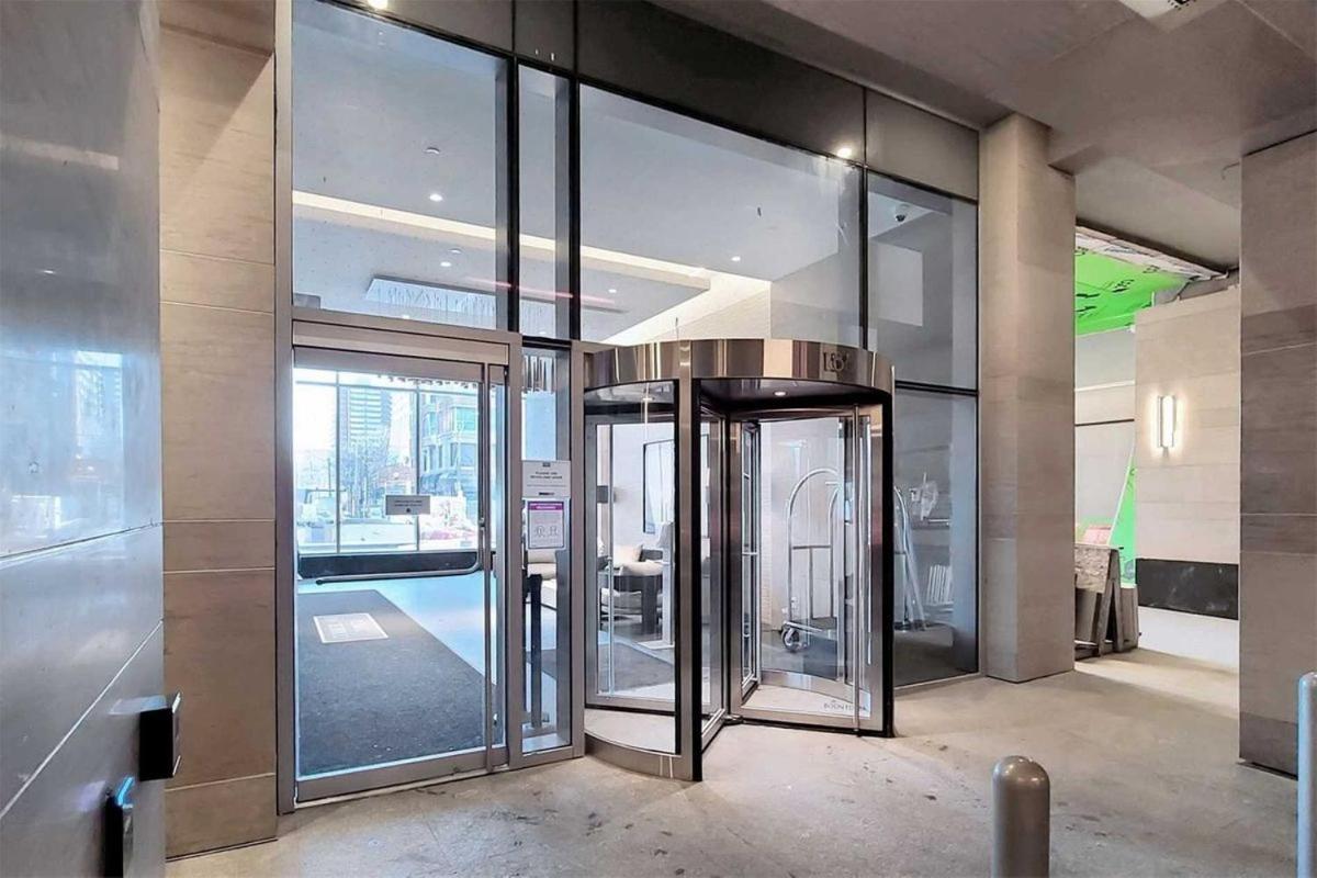 2 BR plus Den condo Toronto Exterior foto