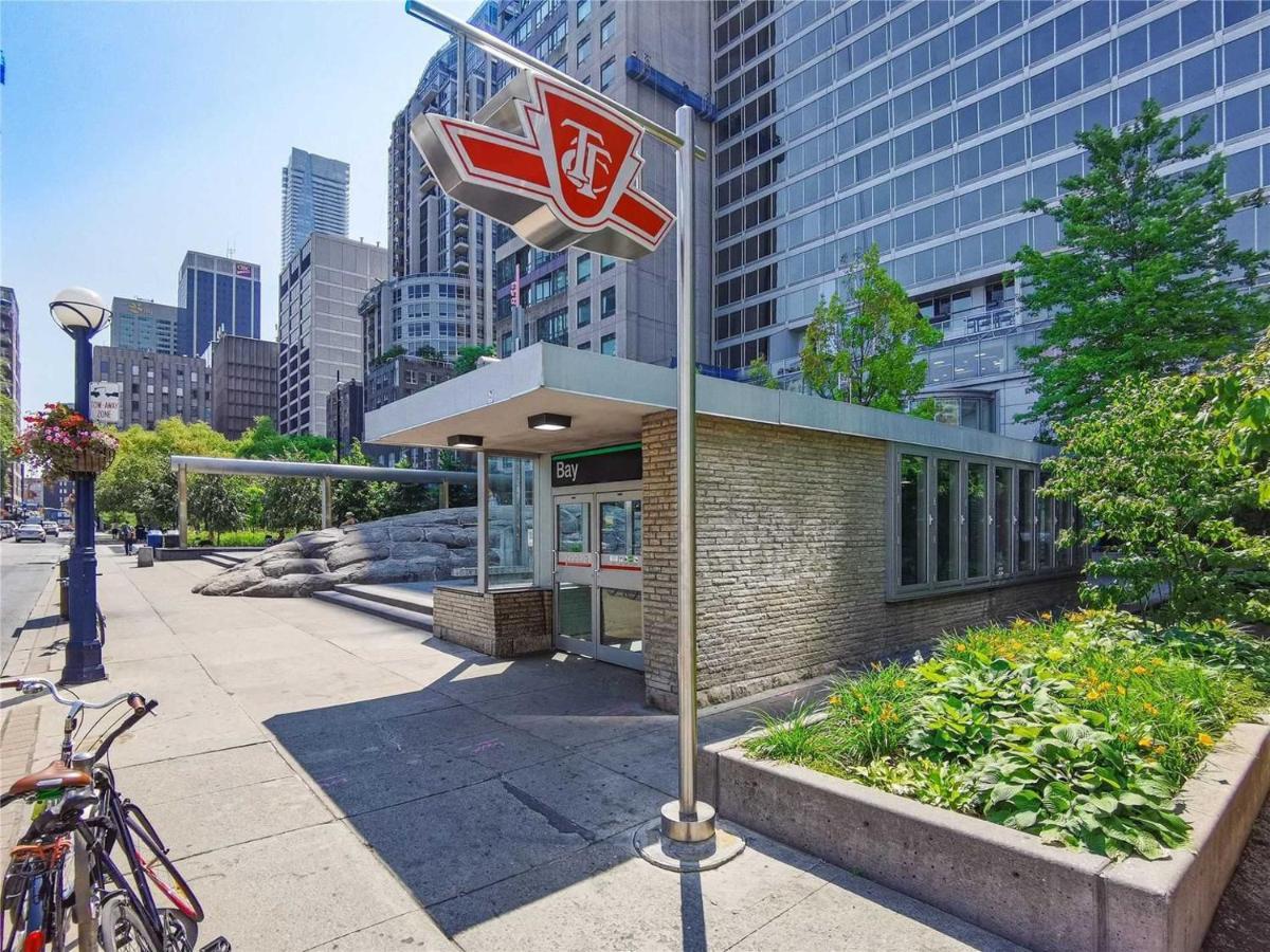 2 BR plus Den condo Toronto Exterior foto